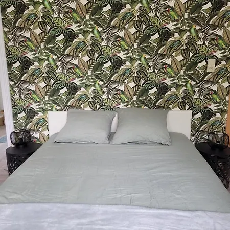 Bed & Breakfast La Maison Des Roses 3*