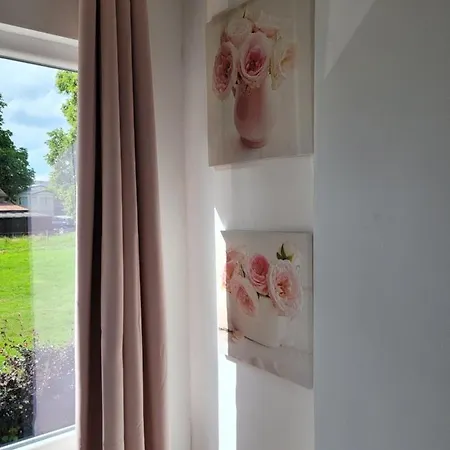 La Maison Des Roses Bed & Breakfast