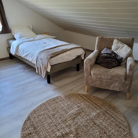 La Maison Des Roses Bed & Breakfast